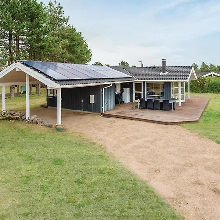 3 Bedroom Beautiful In Holiday home *